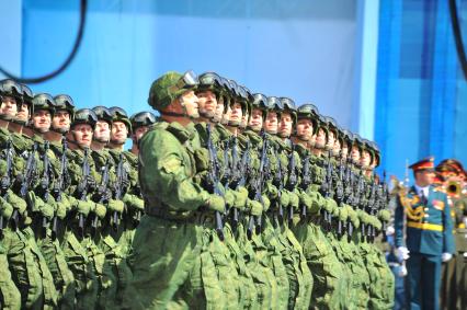 Москва. Военнослужащие парадных расчетов во время Парада на Красной площади, в честь 70-летия Победы в Великой Отечественной войне.