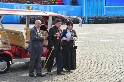 Москва. Ветераны перед началом Парада на Красной площади, в честь 70-летия Победы в Великой Отечественной войне.