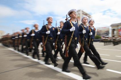 Ставрополь. Военнослужащие на Параде Победы в честь 70-летия Победы в Великой Отечественной войне.