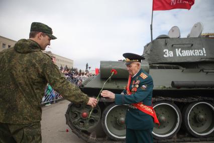 Ставрополь. Ветеран на Параде Победы в честь 70-летия Победы в Великой Отечественной войне.