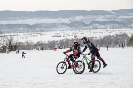 Самара. Зимние гонки 4Х на велосипедах по Жигулевским горам.