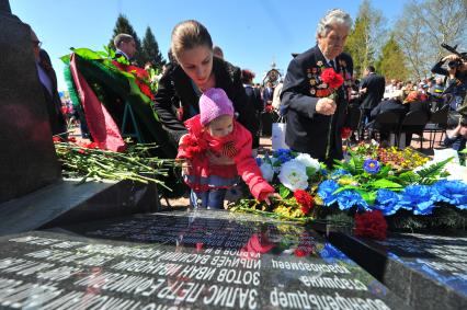 Московская обл., Наро-Фоминский район, д.Смолино. Открытие мемориала  воинам, павшим в годы Великой Отечественной войны.