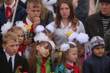 Украина. Донецкая область. Курган Саур-Могила. Мероприятия, посвященные годовщине создания бригады `Восток` и установки поминального колокола.