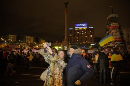 Киев. Евромайдан. Сторонники Евроинтеграции Украины во время `Народного вече` на площади Независимости (Незалежности).