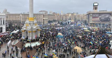 Киев. Евромайдан. Сторонники Евроинтеграции Украины во время `Народного вече` на площади Независимости (Незалежности).