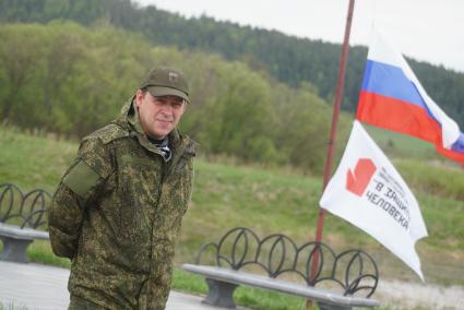 губернатор Свердловской области Евгений Куйвашев на открытии сплава по реке Чусовая. Демидовская пристань в деревне Усть-Утка. Свердловская область