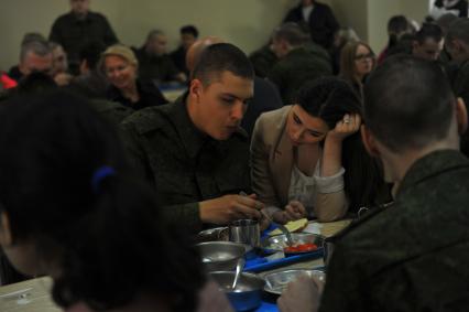 Весенний  призыв в армию. Сборный призывной пункт военного комиссариата г. Москвы.