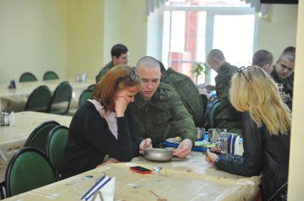 Весенний  призыв в армию. Сборный призывной пункт военного комиссариата г. Москвы.