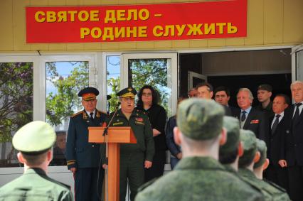 Весенний  призыв в армию. Сборный призывной пункт военного комиссариата г. Москвы.