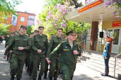 Весенний  призыв в армию. Сборный призывной пункт военного комиссариата г. Москвы.