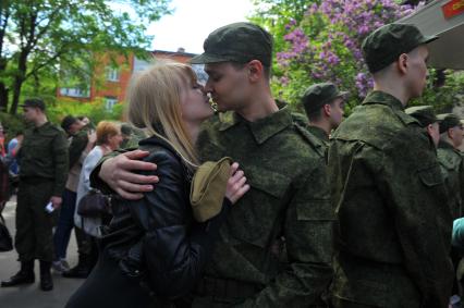 Весенний  призыв в армию. Сборный призывной пункт военного комиссариата г. Москвы.