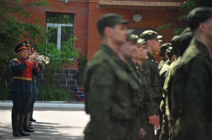 Весенний  призыв в армию. Сборный призывной пункт военного комиссариата г. Москвы.