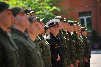 Весенний  призыв в армию. Сборный призывной пункт военного комиссариата г. Москвы.