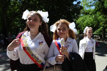 Ставрополь. Последний звонок. Выпускники во время гуляний по поводу окончания учебного года.