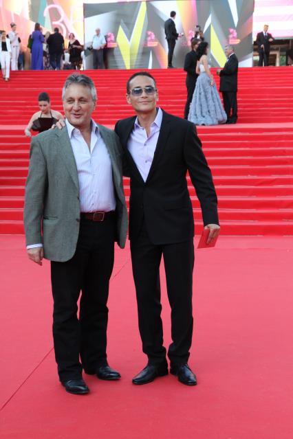 Диск127. Московский Международный кинофестиваль 2013 год ММКФ 2013. На снимке: актер Дакаскос Марк (справа)