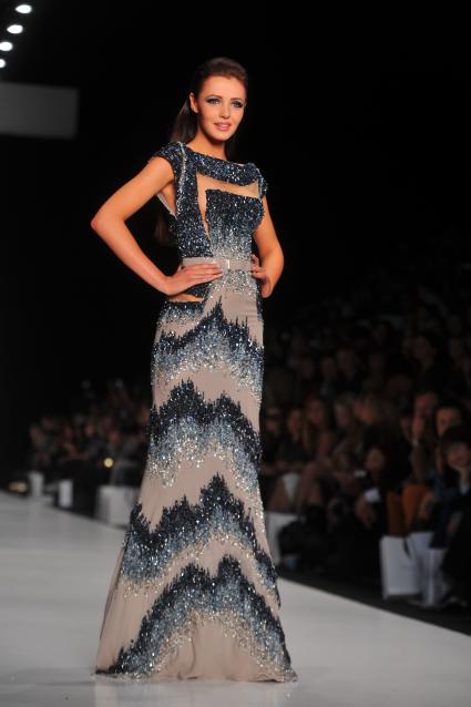 Москва. Российская Неделя моды `Mercedes-Benz Fashion Week Russia`. `Мисс Украина 2013` Ольга Стороженко во время показа коллекции Tony Ward by Atelier Crocus Couture в ЦВЗ `Манеж`.