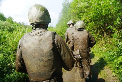 Сотрудники полиции отряда ОМОН, во время прохождения квалификационного испытания на право ношения Черного берета. Екатеринбург