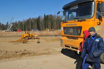 Московская область, г. Кубинка. Строительство парка `Патриот` к выставке `Армия-2015`.