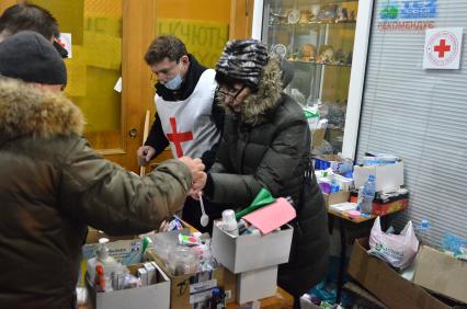 Киев. Евромайдан. Медпункт в Доме Профсоюзов. Врачи выдают лекарства людям.