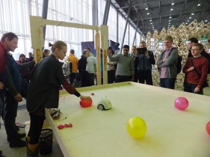 Москва. Научно-популярный фестиваль Geek Picnic на территории ВВЦ.