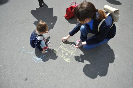 Москва. Всероссийская акция `Возвращение леопарда` в парке `Сокольники`.