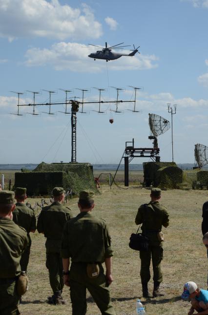 Воронежская область. Вертолет Ми-26 во время международного конкурса летных экипажей ВВС `Авиадартс-2014` на полигоне `Погоново`.