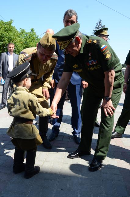 Севастополь. Сапун-гора. Министр обороны РФ Сергей Шойгу во время рабочей поездки, посвященной 70-летию освобождения Крыма от немецких захватчиков.