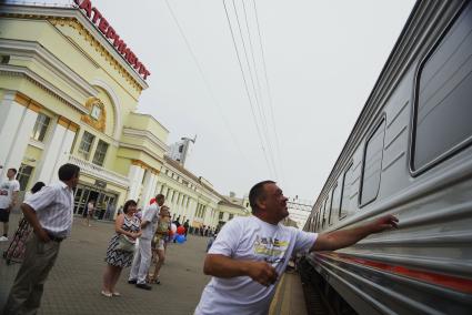 ЖД железнодорожный вокзал отправка дети летний лагерь анапа отдых поезд здоровья чемодан багаж юг оздоровление РЖД