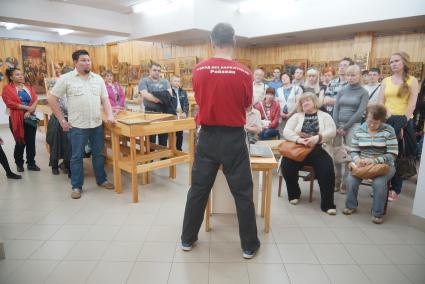 мэр Екатеринбурга и бывший руководитель фонда \"город без наркотиков\" Евгений Ройзман, во время лекции про невьянскую иконопись, для участников акции \"Ночь музеев\". Музей Невьянской иконы. Екатеринбург