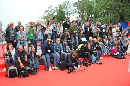 Москва.   Церемония открытия 37-го Московского международного кинофестиваля в столичном кинотеатре `Россия`.