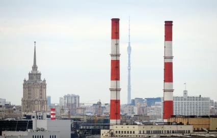 Москва. Вид со смотровой площадки на гостиницу `Radisson Royal Moscow `, ТЭЦ-12 Мосэнерго и Останкинскую башню.