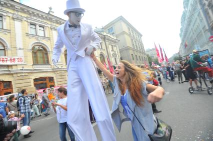 Празднование Дня города в Москве. Карнавальное шествие.