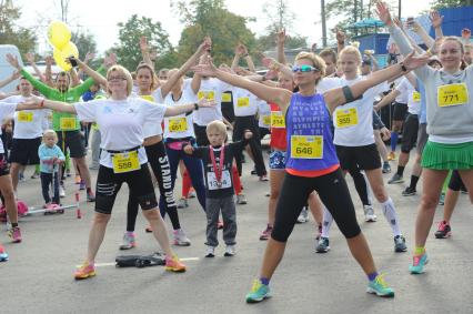 Москва. Забег `Grom10k`, проводимый при поддержке Центра физкультуры и спорта г. Москвы в Крылатском.