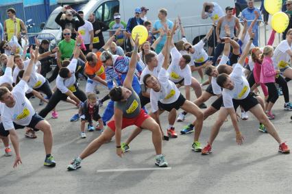 Москва. Забег `Grom10k`, проводимый при поддержке Центра физкультуры и спорта г. Москвы в Крылатском.