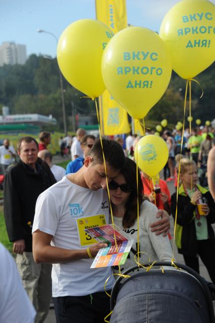 Москва. Забег `Grom10k`, проводимый при поддержке Центра физкультуры и спорта г. Москвы в Крылатском.