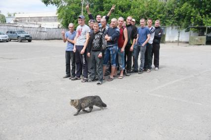 Барнаул. Призывной пункт. Новобранцы на плацу.