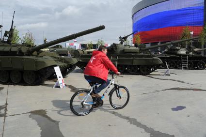 Московская область. п.Кубинка. Международный военно-технический форум `Армия-2015` в парке `Патриот`.