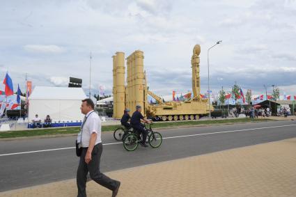 Московская область. п.Кубинка. Зенитный ракетный комплекс `Триумф С-400` на Международном военно-техническом форуме `Армия-2015`.