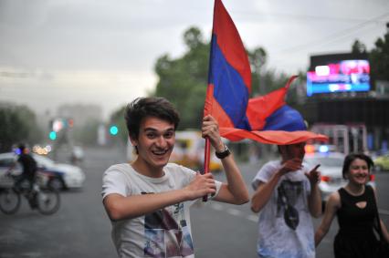 Армения, Ереван. Участник акции протеста против повышения тарифов на электричество.