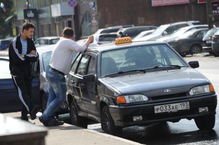 Москва. Таксист.