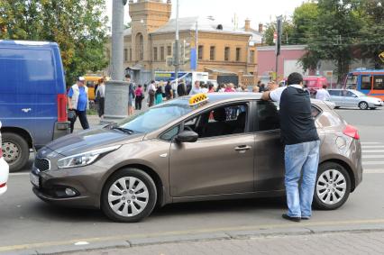 Москва. Таксист.