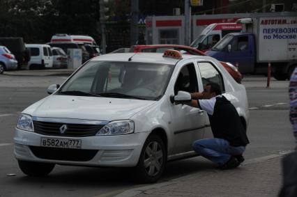 Москва. Таксист.