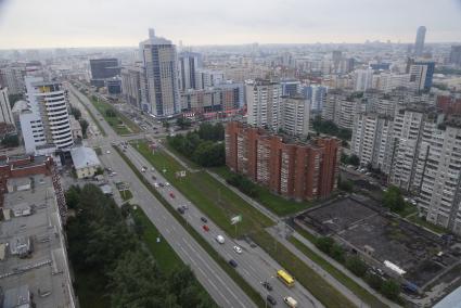 Улица Московская. Фотографы-блогеры фотографируют городские виды с крыш и верхних этажей новостроек, в рамках проекта Комсомольской правды \"Екатеринбург на высоте\". Екатеринбург