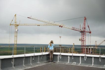 Фотографы-блогеры фотографируют городские виды с крыш и верхних этажей новостроек, в рамках проекта Комсомольской правды \"Екатеринбург на высоте\". Екатеринбург