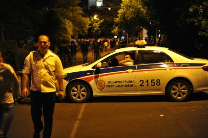 Армения, Ереван. Акция протеста против повышения тарифов на электричество.