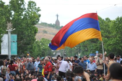 Армения, Ереван. Участники акции протеста против повышения тарифов на электричество.