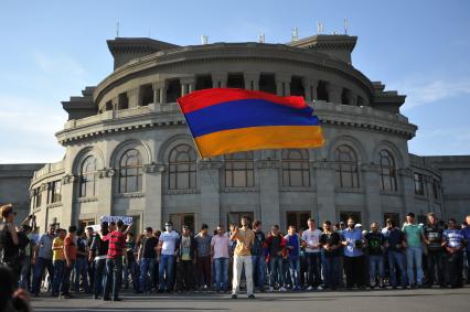 Армения, Ереван. Участники акции протеста против повышения тарифов на электричество.