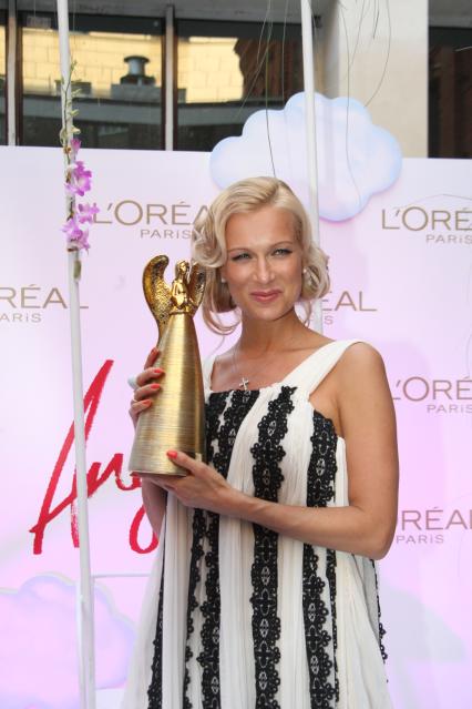 Москва. Актриса Олеся Судзиловская на вручении премии Angel Kiss Award by L\'oreal Paris в рамках XXXII Московского Международного Кинофестиваля . Церемония прошла ресторана `Луч`.