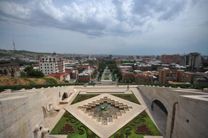 Армения, Ереван. Вид на центральную часть Еревана со смотровой площадки Большого Каскада.