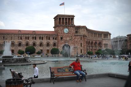 Армения, Ереван. Дом Правительства на площади Республики.